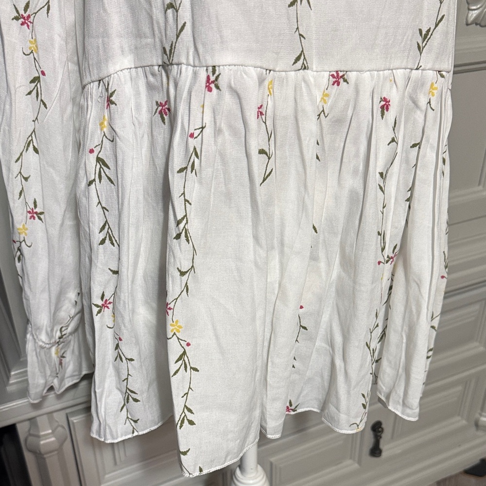 Floral Embroidered White Peplum Blouse by SHEIN Size 1X Curve - Picture 6 of 13
